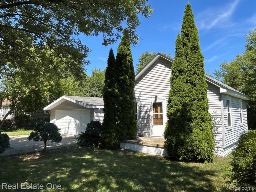 458 Kenilworth Avenue, Pontiac, MI 48342 — front exterior