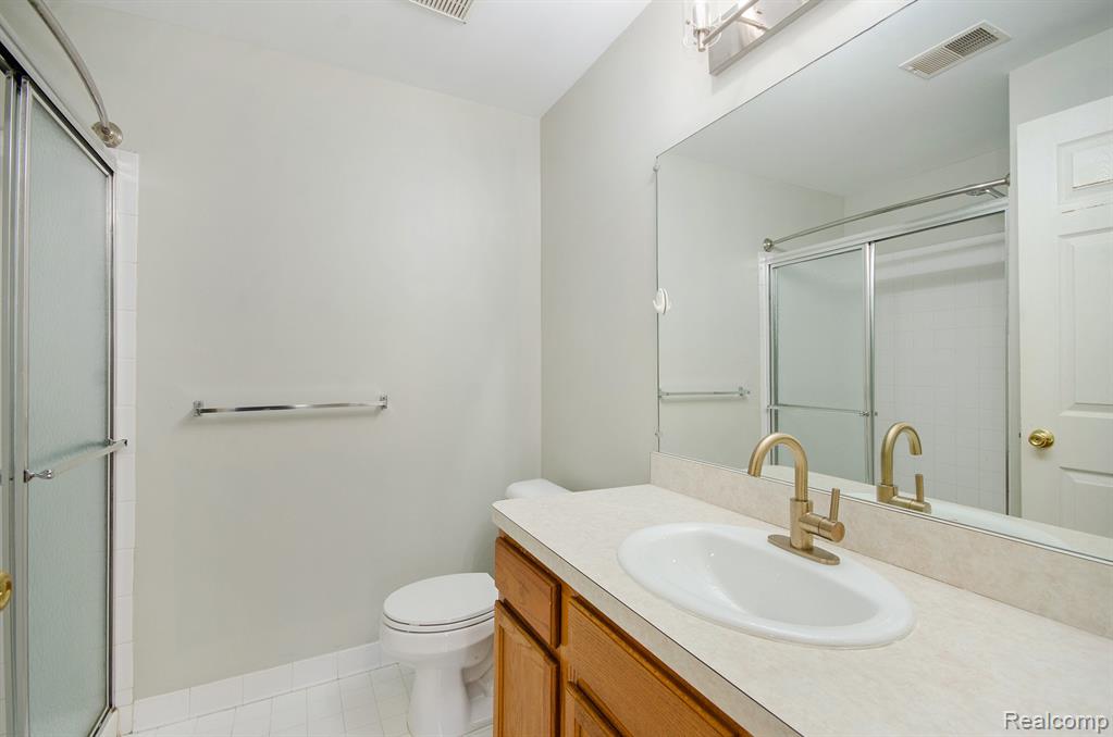 42735 Richmond Drive, Sterling Heights, MI 48313 — Photo 16