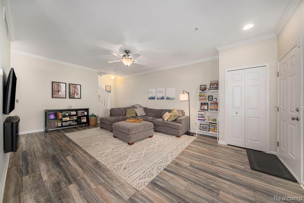 702 RIVERSEDGE Drive, 26, Saline, MI 48176 — Photo 4