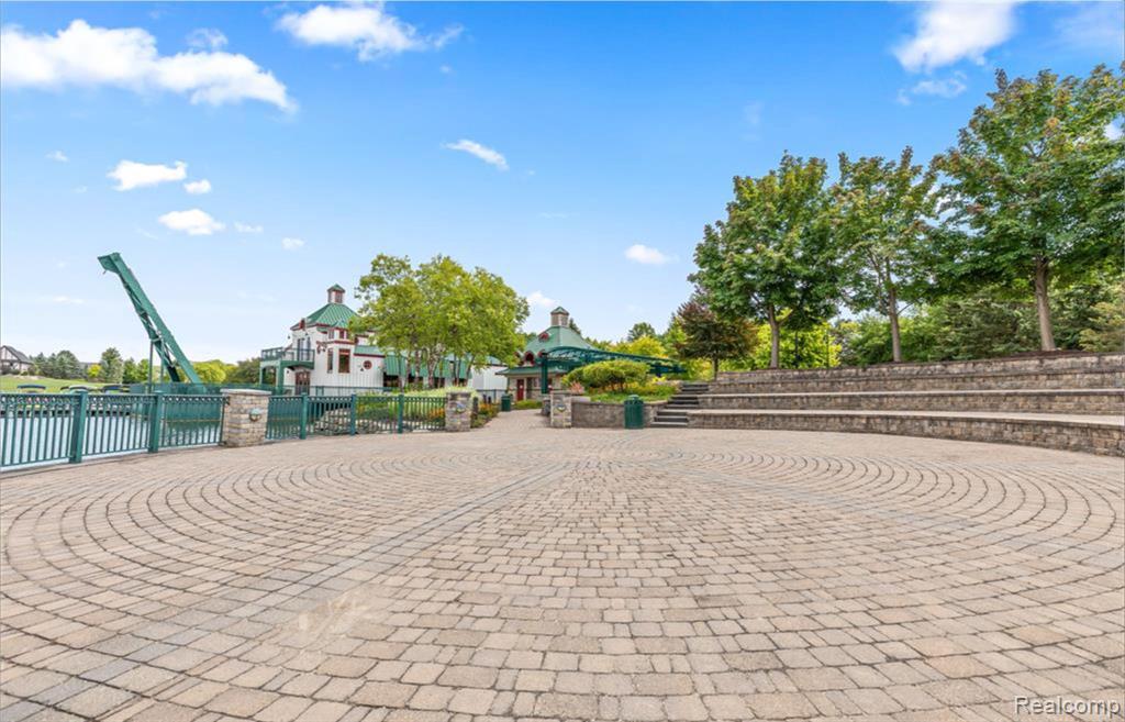 10815 SPARKLING WATERS Court, South Lyon, MI 48178 — Photo 54