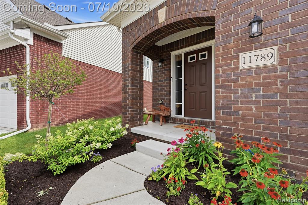 11789 Hines Place Drive, Livonia, MI 48150 — Photo 4