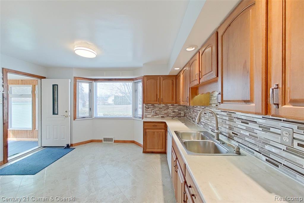 688 New Hampshire Avenue, Marysville, MI 48040 — Photo 19