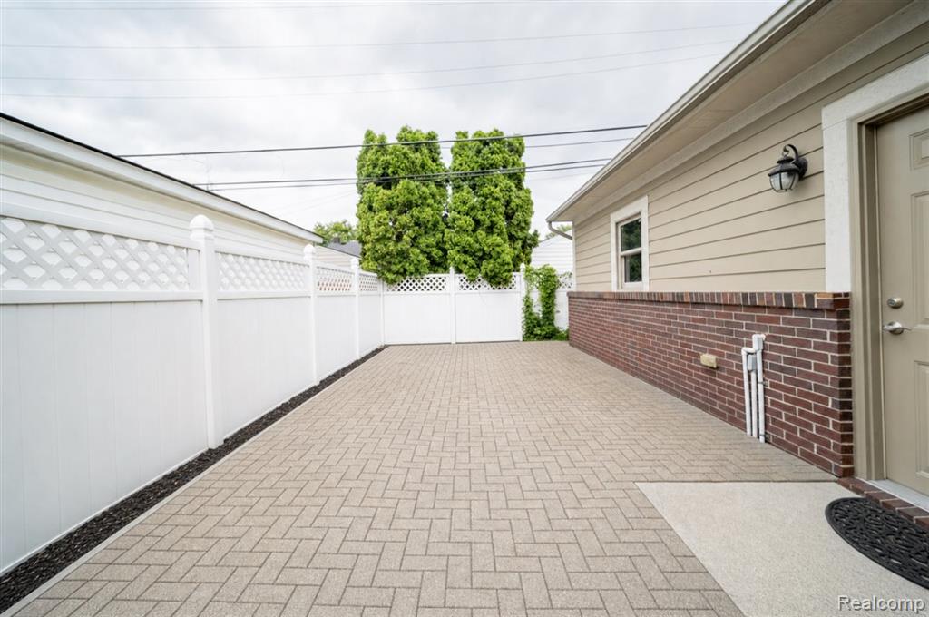 717 S Kenwood Avenue, Royal Oak, MI 48067 — Photo 35