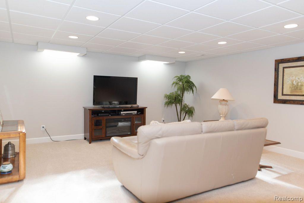 6962 Rawling, Washington, MI — Photo 26