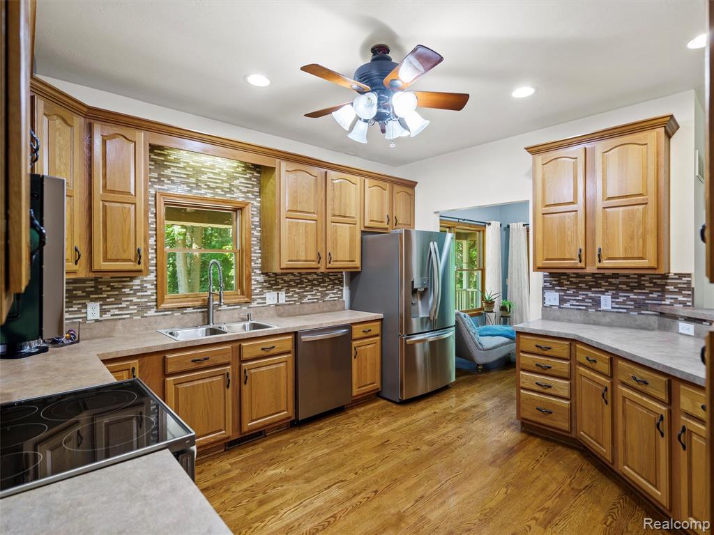 9480 Hartland Road, Fenton, MI 48430 — Photo 14