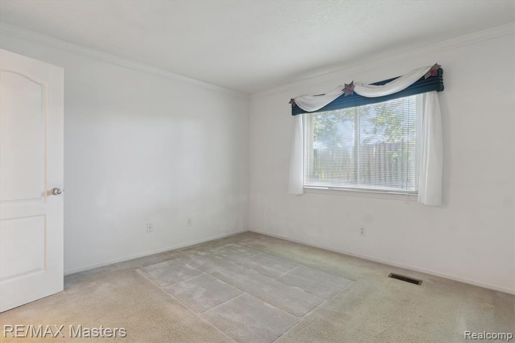 22571 Silver Creek Drive, 16, Woodhaven, MI 48183 — Photo 12