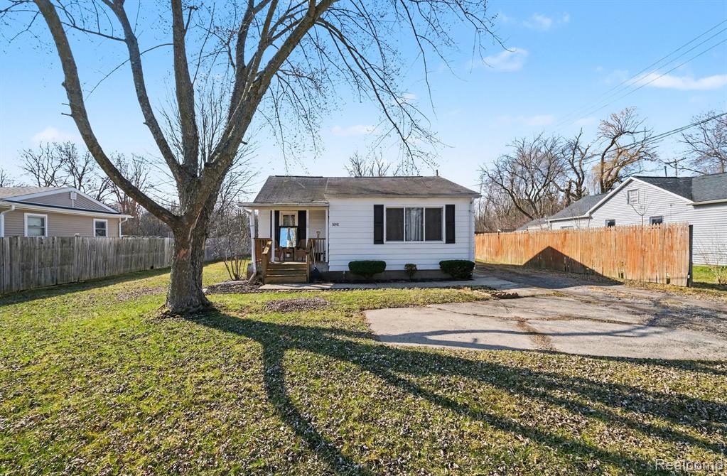 5091 W Carpenter Road, Flint, MI 48504 — Photo 3