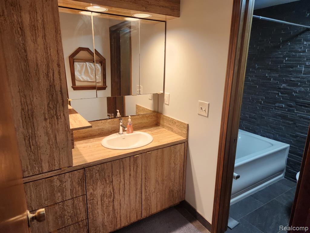 9240 JAMES RICHARD Drive, Goodrich Vlg, MI — Photo 21