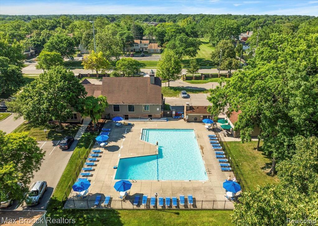 1928 S Wickham W, Royal Oak, MI 48073