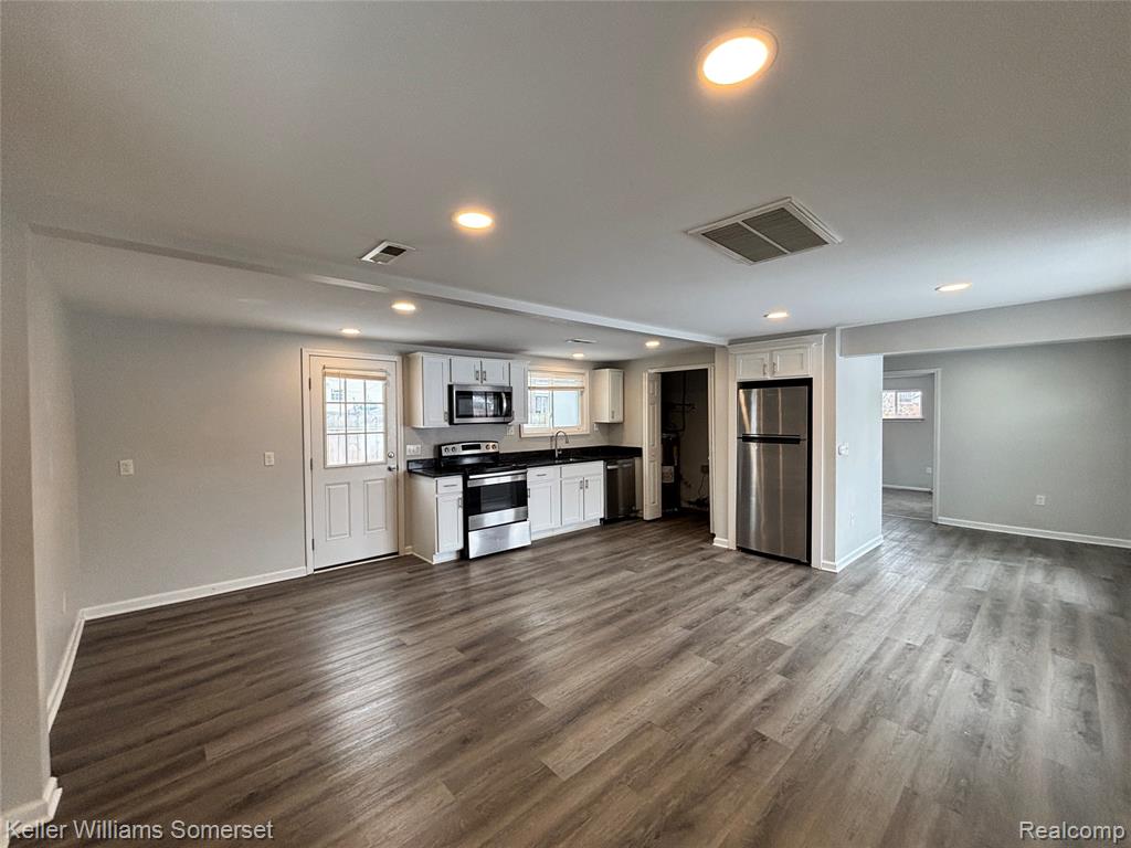 7224 Jackson Avenue, Warren, MI 48091 — Photo 8