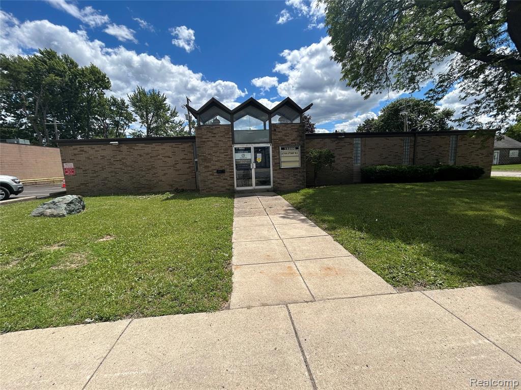 15200 E 10 Mile Road