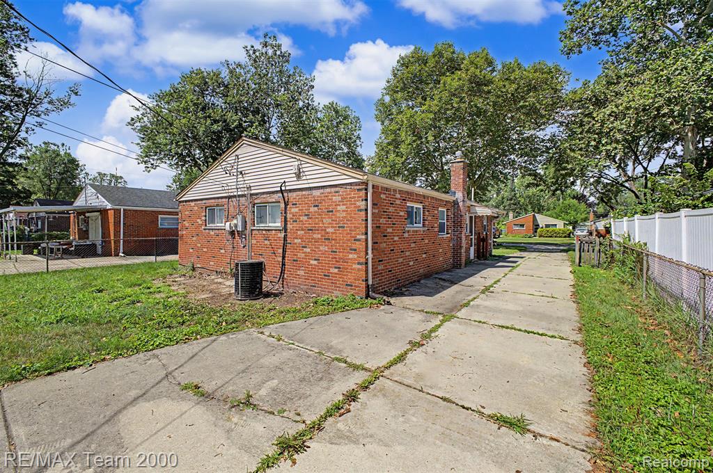4947 Roosevelt Boulevard, Dearborn Heights, MI 48125 — Photo 24