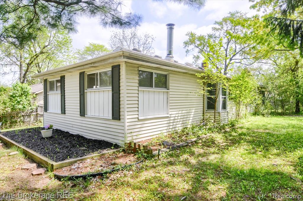 703 CEDARLAWN Road, Waterford, MI 48328 — Photo 4