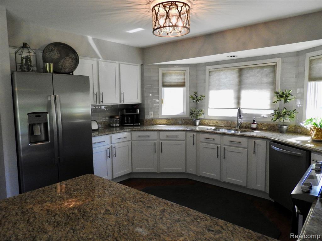 43124 Gina Drive, Sterling Heights, MI 48314 — Photo 3