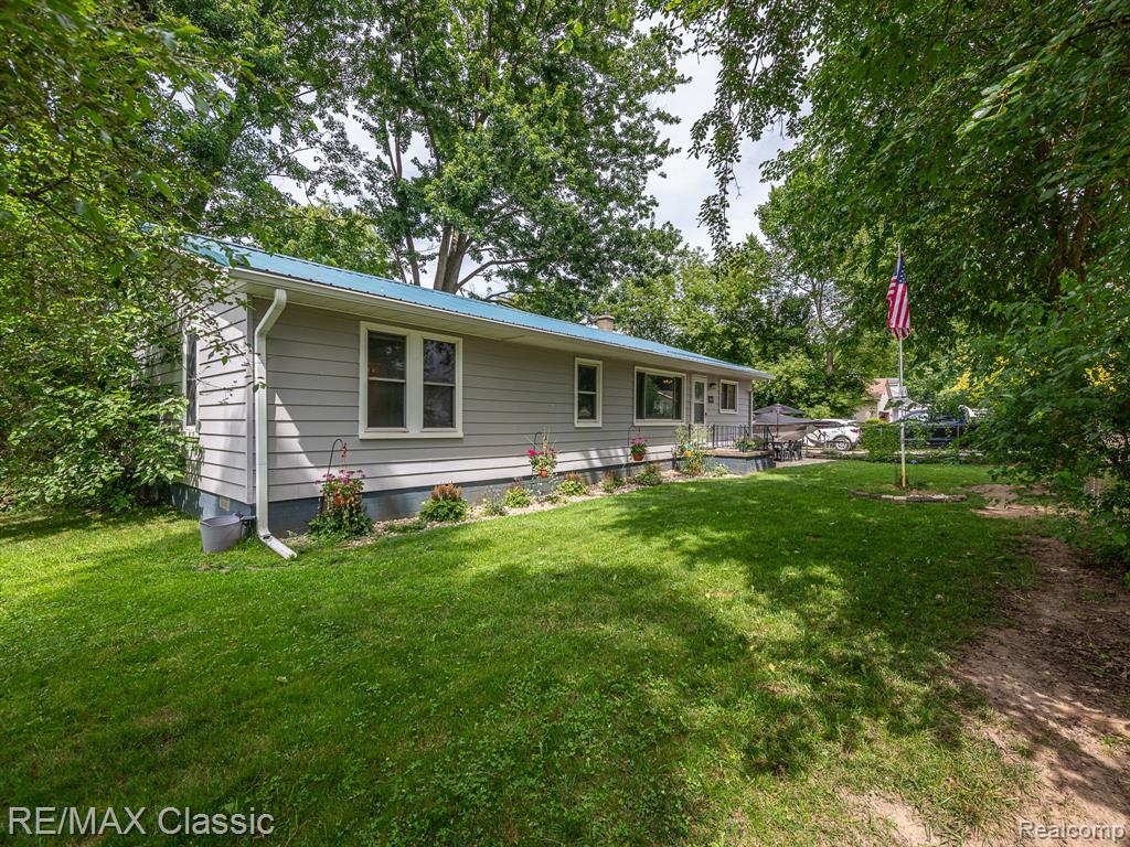 253 Delaware Road, Whitmore Lake, MI 48189 — Photo 28