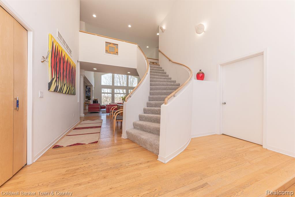 9945 ROLLING GREENS Drive, Pinckney, MI 48169 — Photo 12