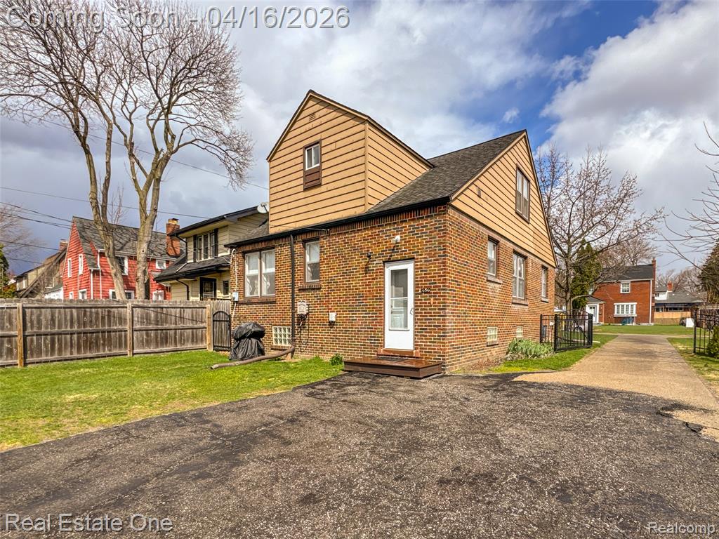 486 W Iroquois Road, Pontiac, MI 48341 — Photo 40