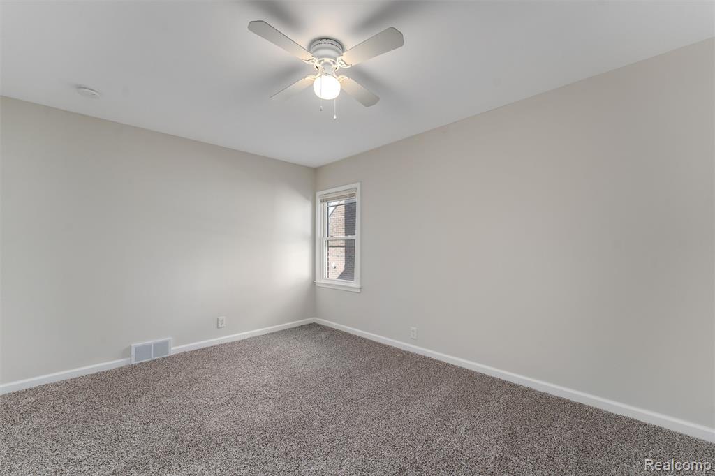 19168 Berden, Grosse Pointe, MI 48236 — Photo 15