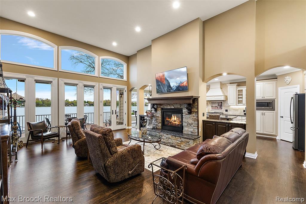 4353 Forest Avenue, Waterford, MI 48328 — Photo 6