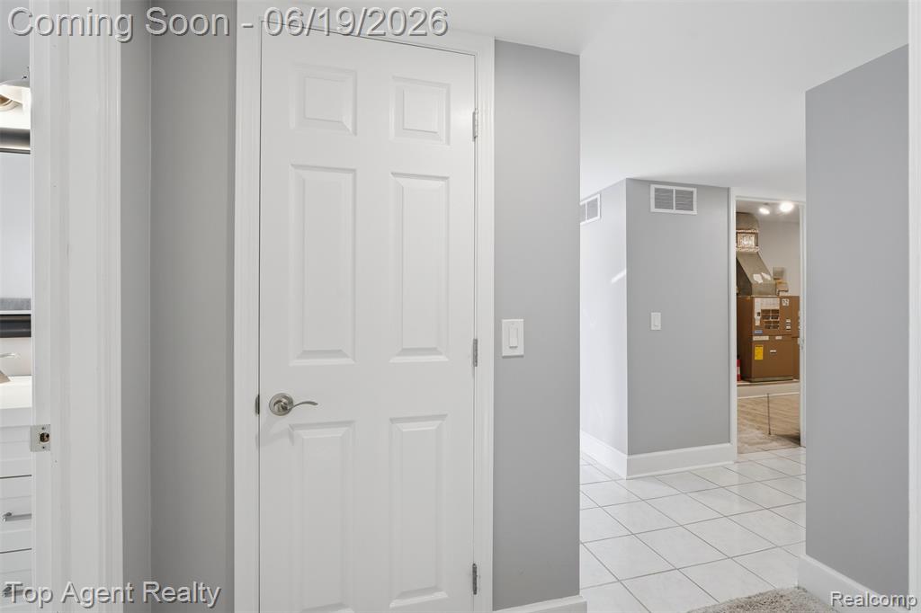 42374 Lochmoor Street, Clinton Twp, MI 48038 — Photo 23
