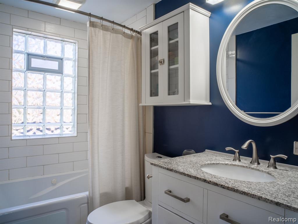 512 N REMBRANDT Avenue, Royal Oak, MI 48067 — Photo 9