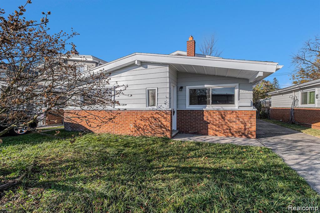 408 W Jarvis Avenue, Hazel Park, MI 48030 — Photo 2
