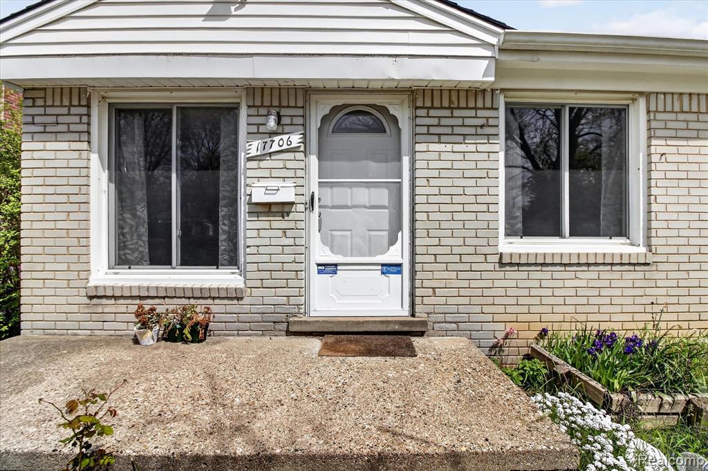 17706 Centralia, Redford, MI 48240 — Photo 5