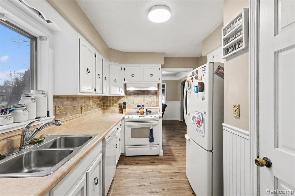 6272 W Court Street, Flint, MI 48532 — Photo 13