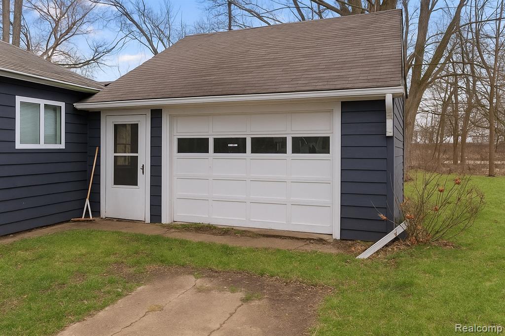 1442 Mintola Avenue, Flint, MI 48532 — Photo 29