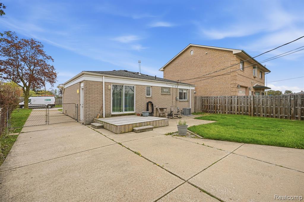 21525 Downing Street, Saint Clair Shores, MI 48080 — Photo 38