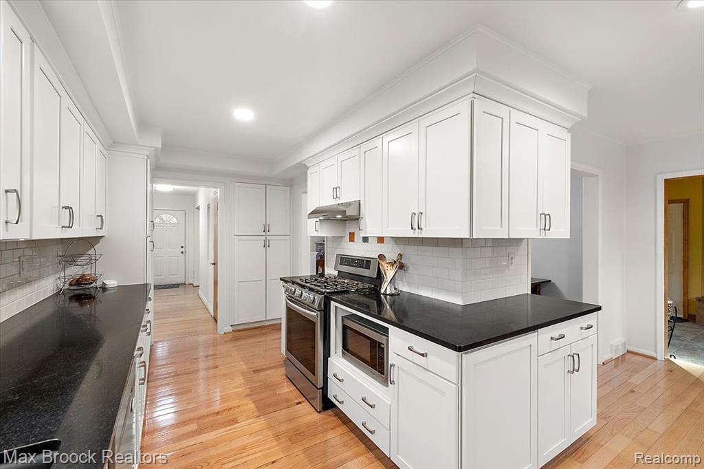 32350 Sheridan Drive, Beverly Hills, MI 48025 — Photo 8
