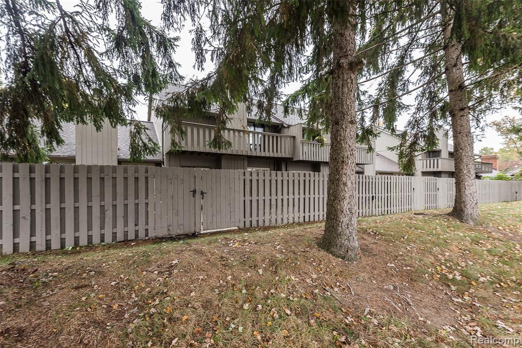 44877 Erin Drive, Plymouth, MI 48170 — Photo 36