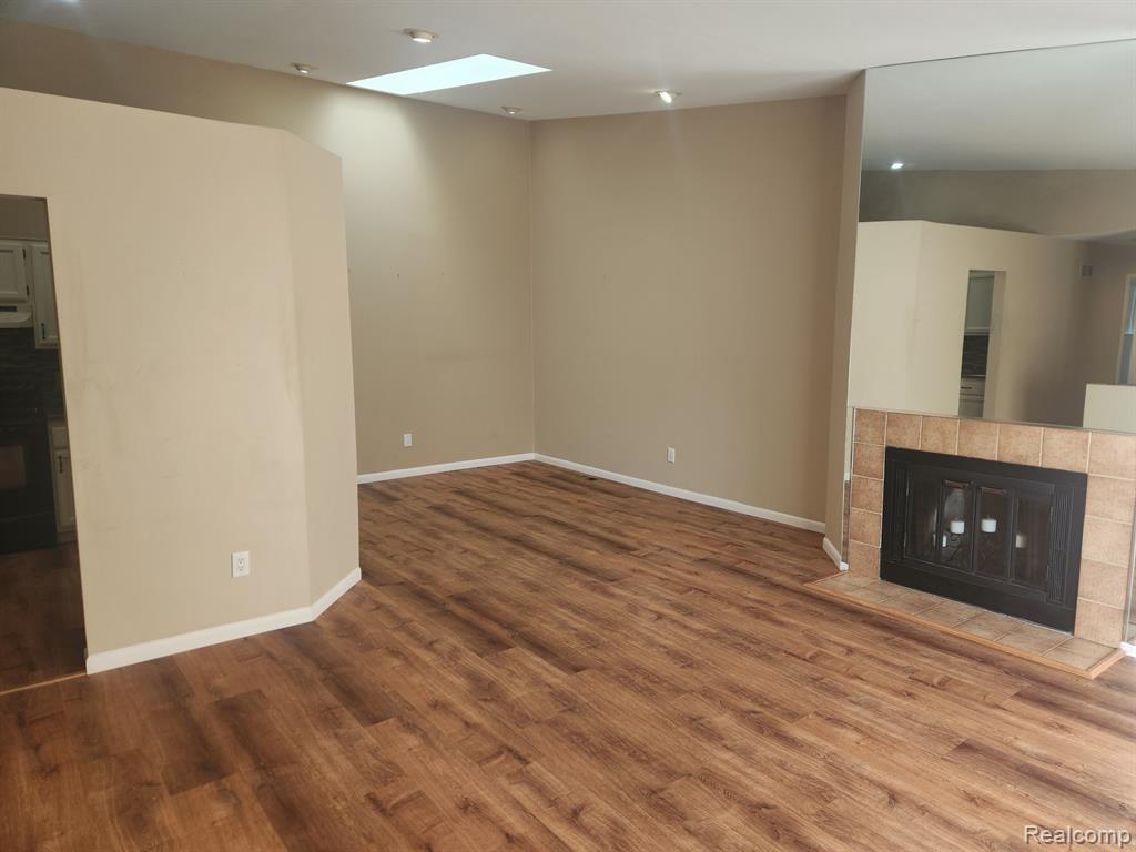 22200 PONDVIEW, Novi, MI — Photo 3