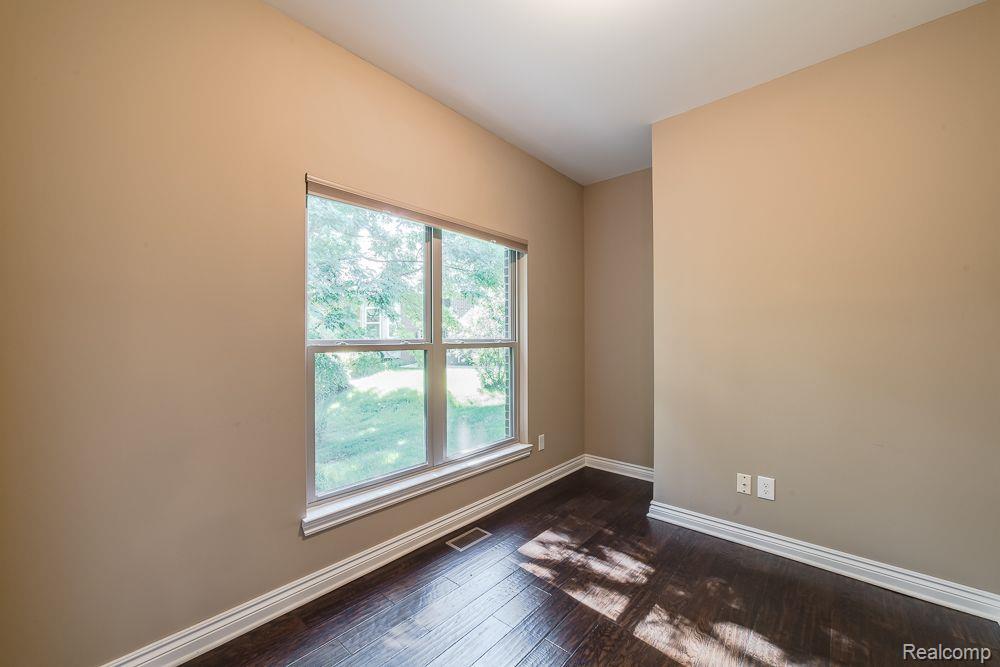 9546 KINGSWAY Circle, Clarkston, MI 48348 — Photo 9