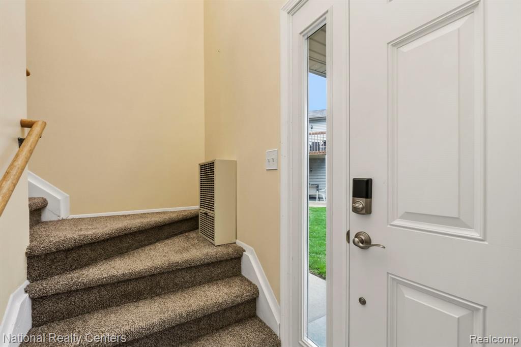 924 Saybrook Drive, Waterford, MI 48327 — Photo 5