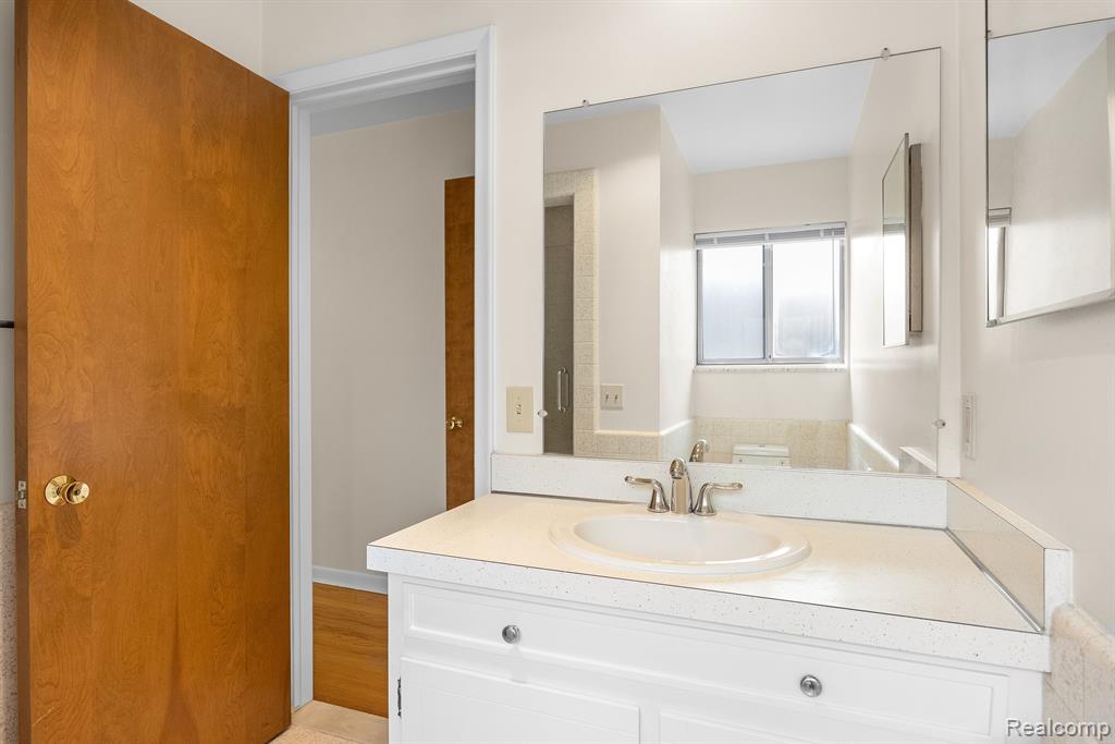 930 TROMBLEY Road, Grosse Pointe Park, MI 48230 — Photo 14