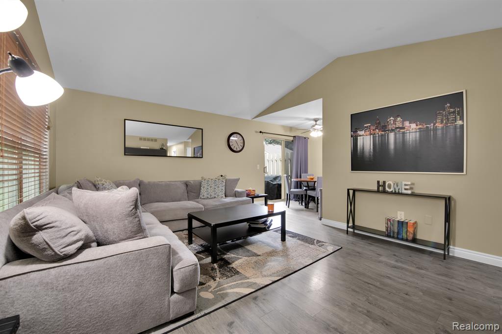 1529 DOVER Hill N, Walled Lake, MI 48390 — Photo 2