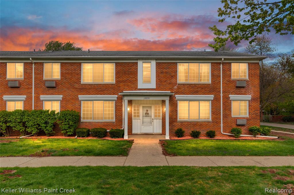 19839 Arthur, 246, Harper Woods, MI 48225 — front exterior