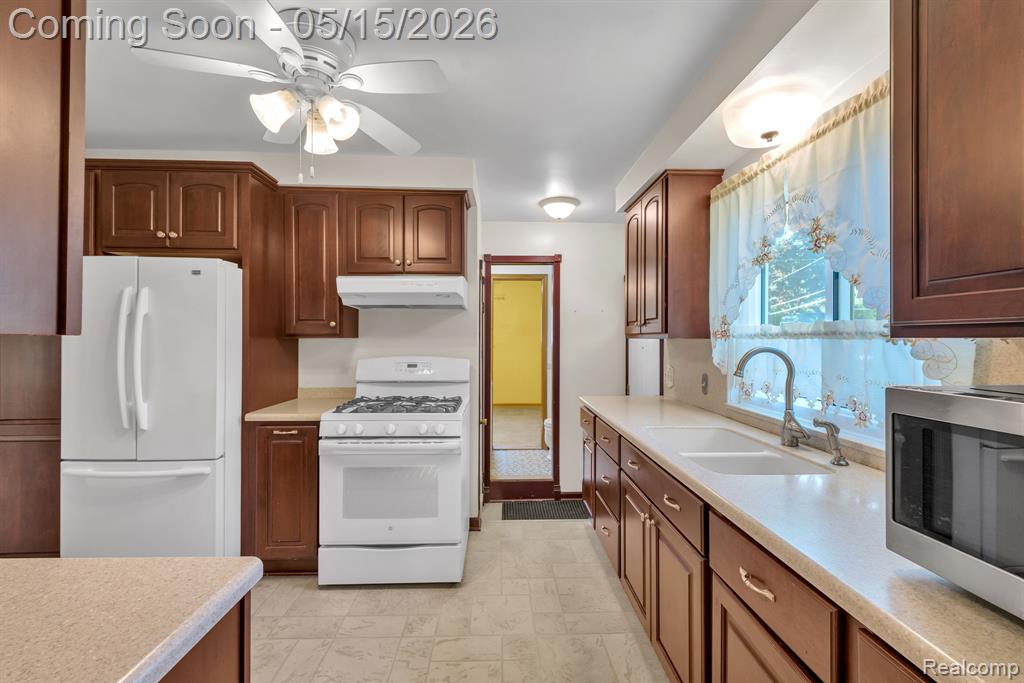 8610 N Evangeline Street, Dearborn Heights, MI 48127 — Photo 23