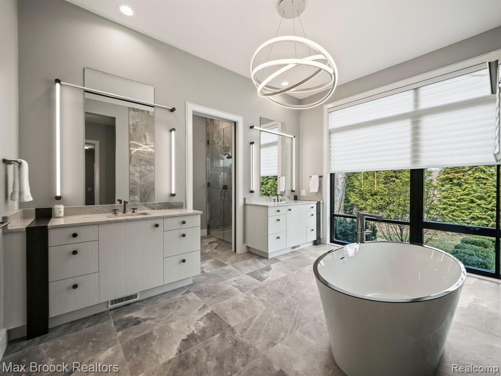 4890 Charing Cross Road, Bloomfield Hills, MI 48304 — Photo 24