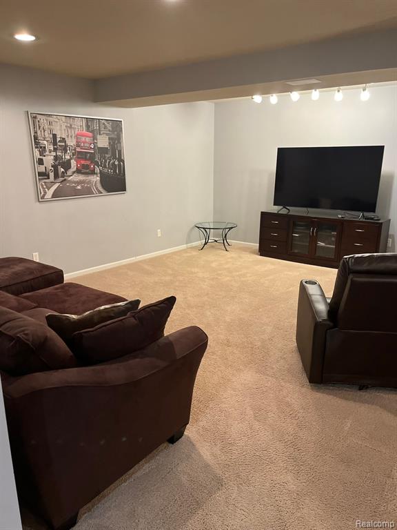 760 PEMBROKE, White Lake, MI — Photo 23