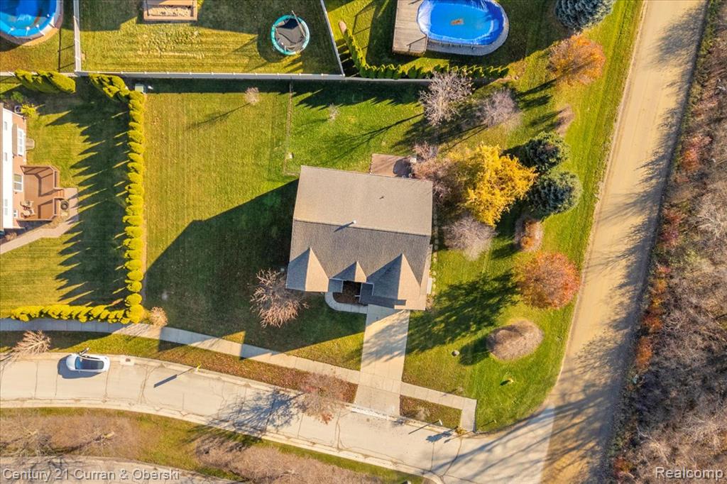 33997 Brownswood Blvd, Rockwood, MI — front exterior