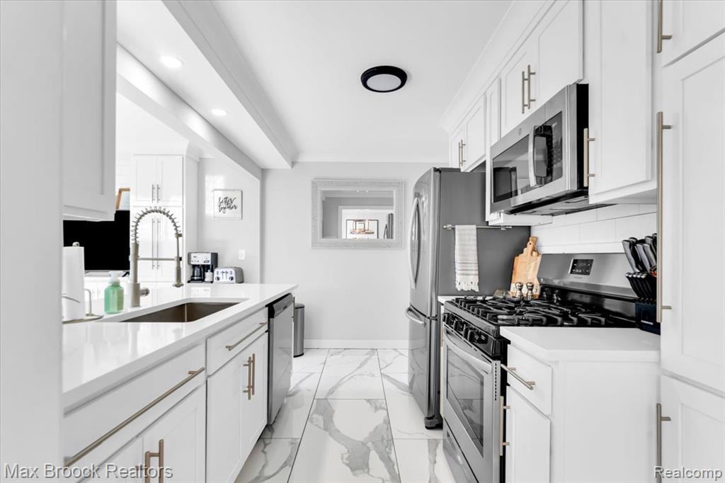 4203 Berkshire Road, Royal Oak, MI 48073 — Photo 9