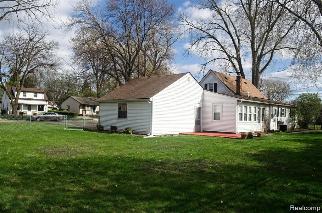 8037 BEATRICE, Westland, MI — Photo 19
