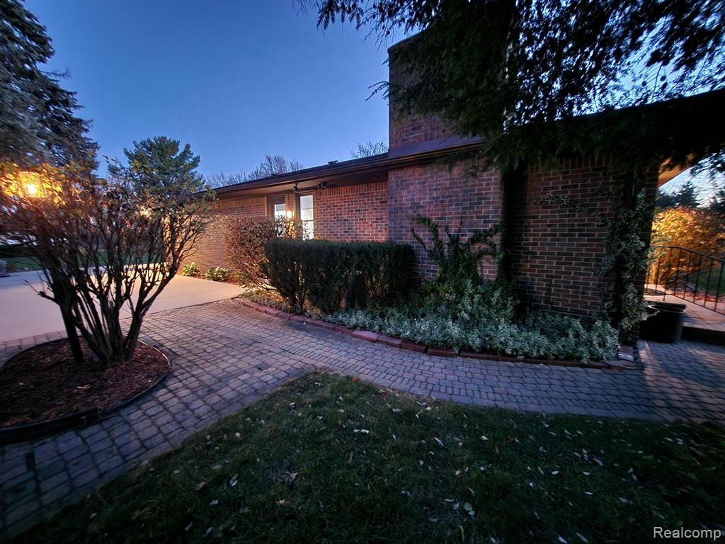 6865 FREDMOOR Drive, Troy, MI 48098 — Photo 50