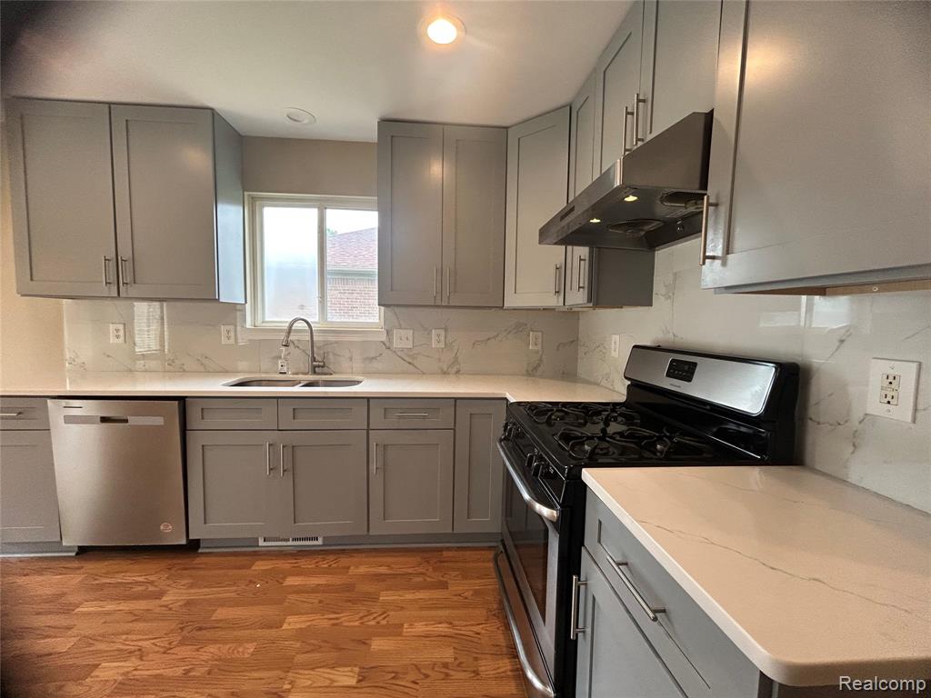 46129 Creekside Boulevard, Macomb, MI 48044 — Photo 12