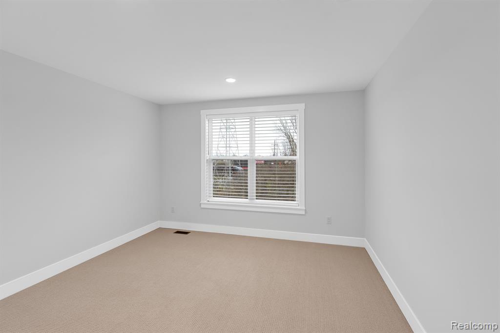 5560 HOBART, West Bloomfield, MI — Photo 12