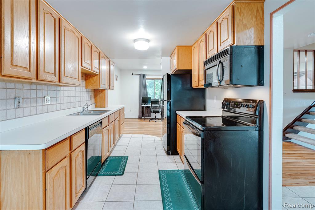 22857 Cranbrooke Drive, Novi, MI — Photo 12