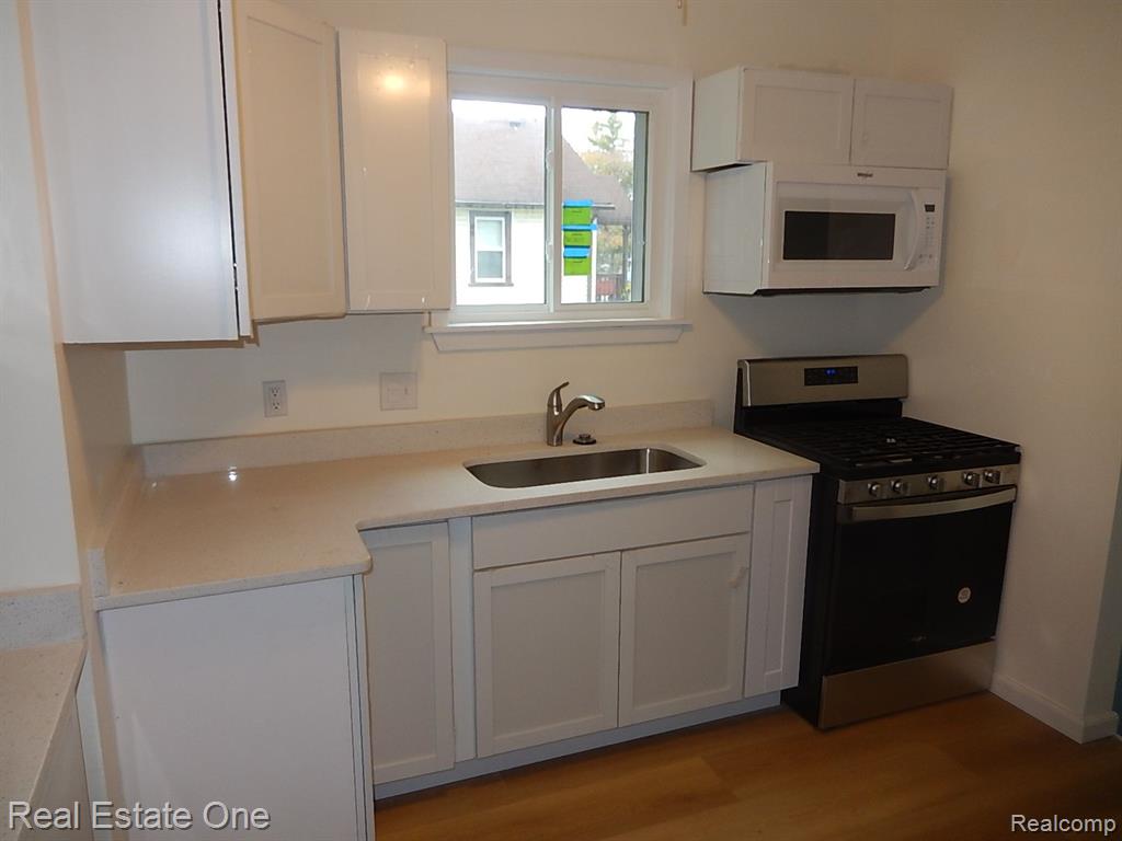 7060 ORCHARD Avenue, Warren, MI 48091 — Photo 6