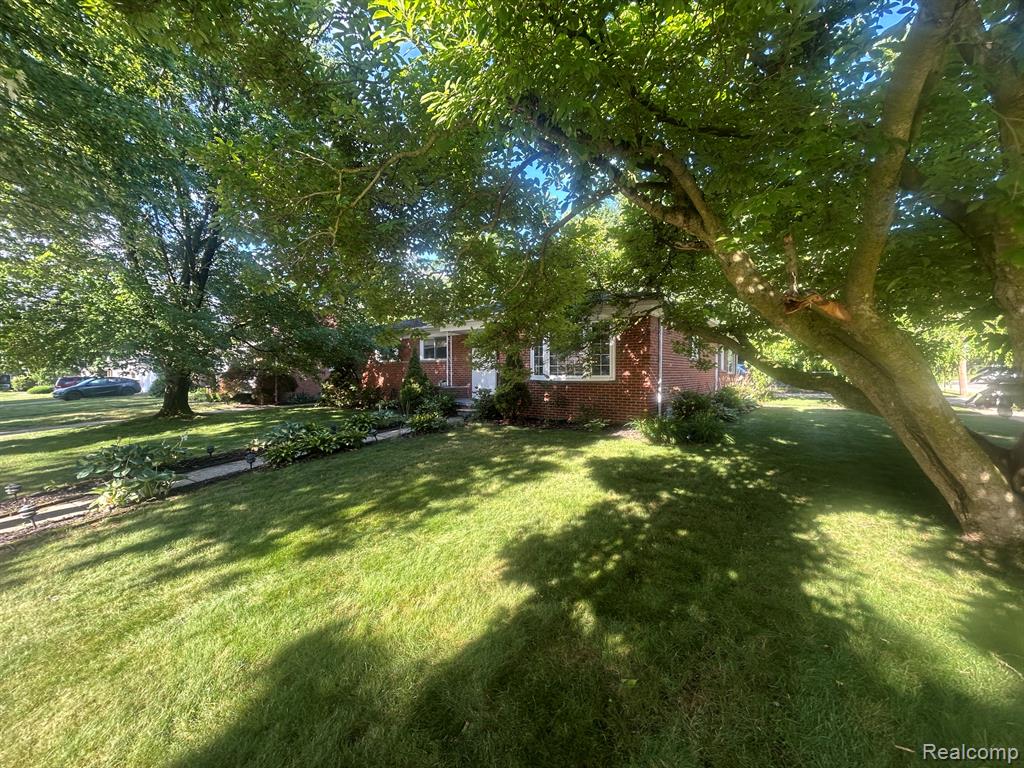 760 S EVERGREEN Street, Plymouth, MI 48170 — Photo 2